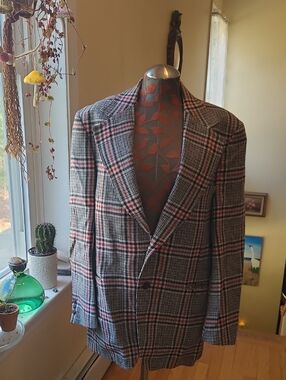 Vintage Men's Glen Plaid Wool Blazer in Gray with Red Windowpane - 47